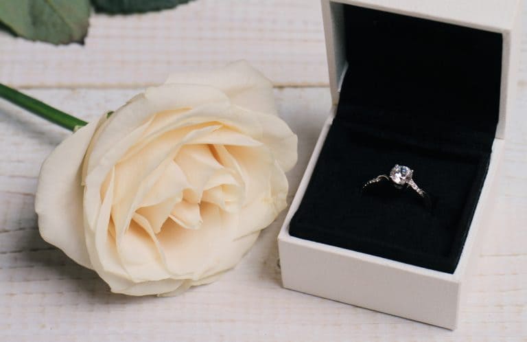 How to Buy an Engagement Ring at a Reasonable Rate