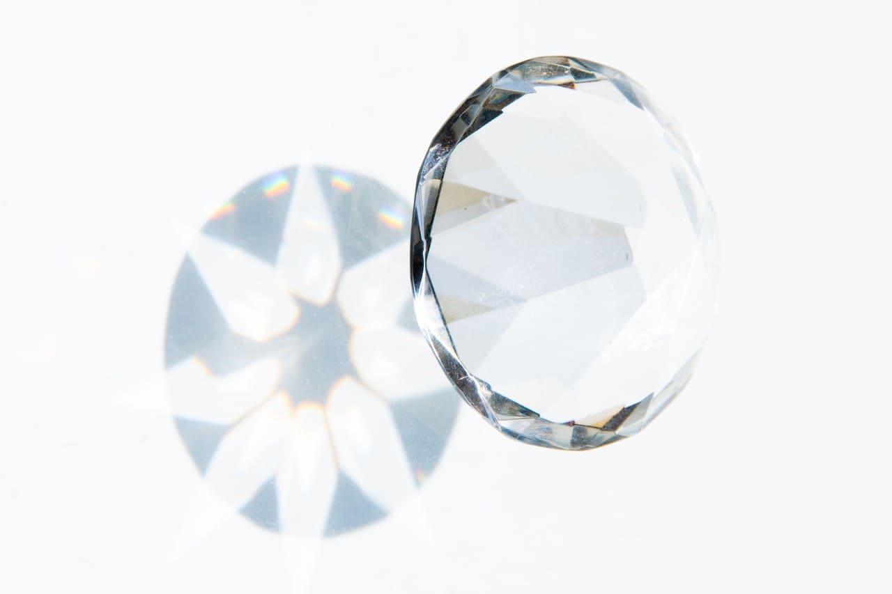 An illuminated round cut diamond