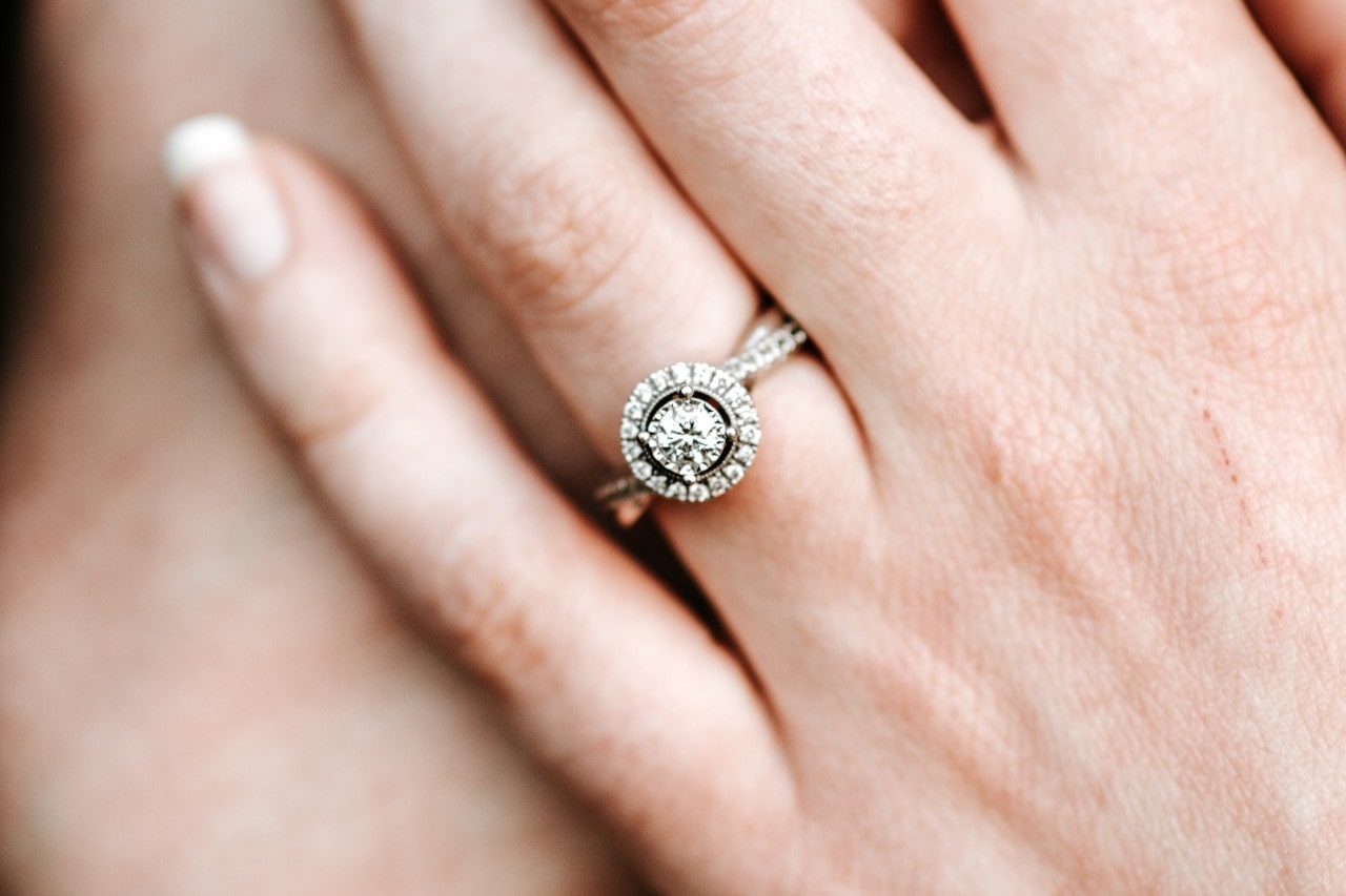 FIND ENGAGEMENT RINGS AT AZZI JEWELERS