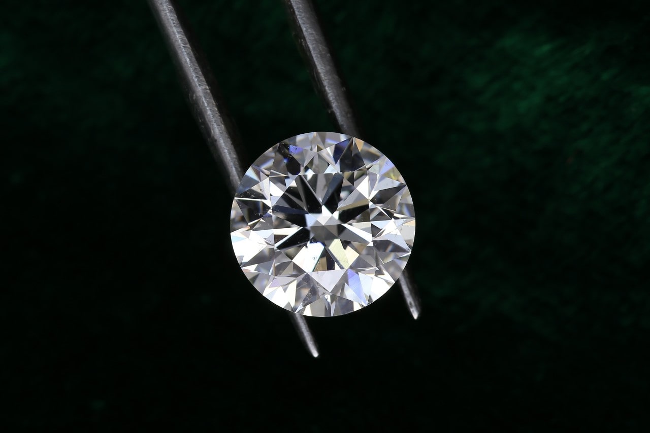 WHY CHOOSE A NATURALLY-MINED DIAMOND?