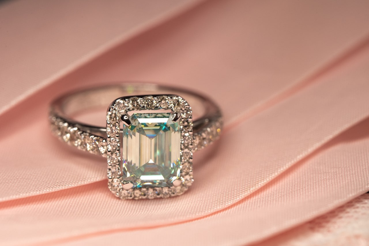 WHEN TO UPGRADE YOUR ENGAGEMENT RING